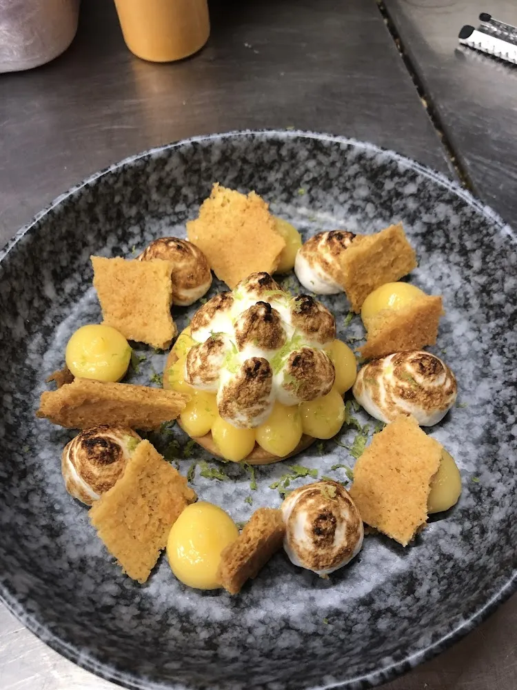 Tarte Au Citron Meringuée Déstructurée Par la Pâtissière Adele